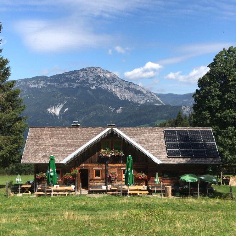 Neureit-Alm Almhütte Gastgarten